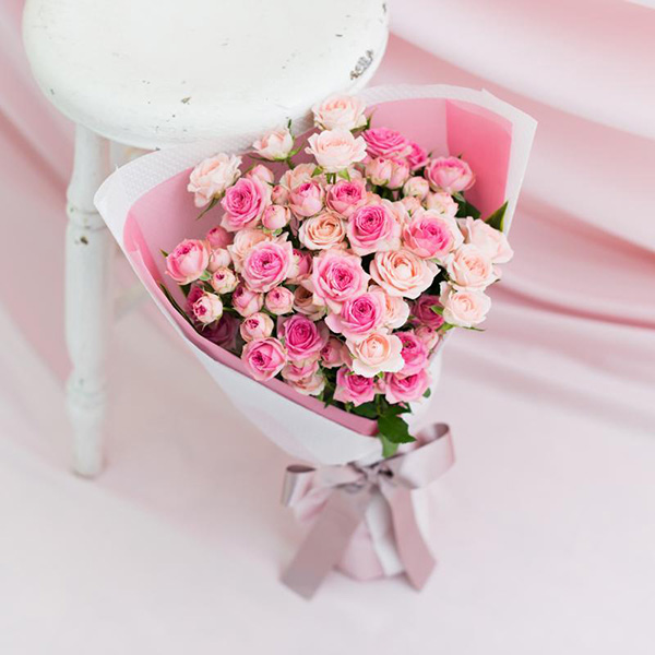 花キューピットのサブブランド、プシュケの生花ブーケ。テーマはキュート。ピンクの濃淡の花束。